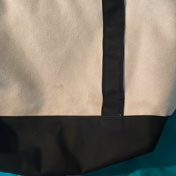 Vineyard vine University of Texas tote - Picture 5 of 9